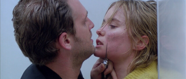 Radha Mitchell sexy – When Strangers Appear (2001)