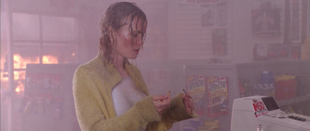 Radha Mitchell sexy – When Strangers Appear (2001)