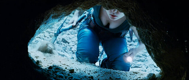 Radha Mitchell sexy – Pitch Black (2000)