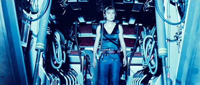 Radha Mitchell sexy – Pitch Black (2000)