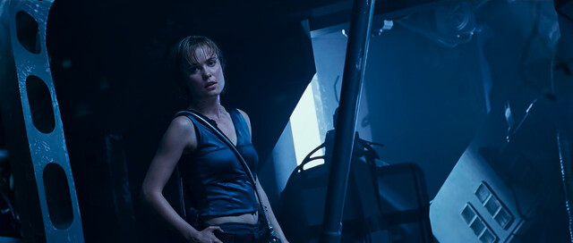 Radha Mitchell sexy – Pitch Black (2000)