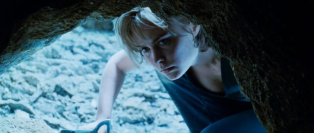 Radha Mitchell sexy – Pitch Black (2000)