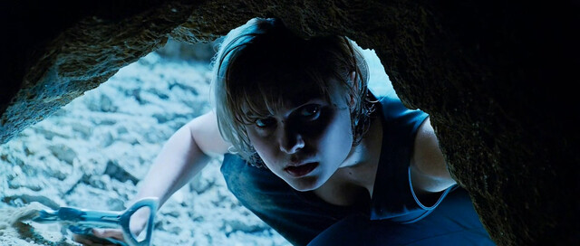 Radha Mitchell sexy – Pitch Black (2000)