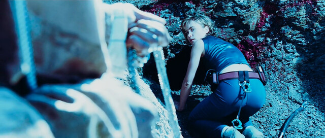 Radha Mitchell sexy – Pitch Black (2000)