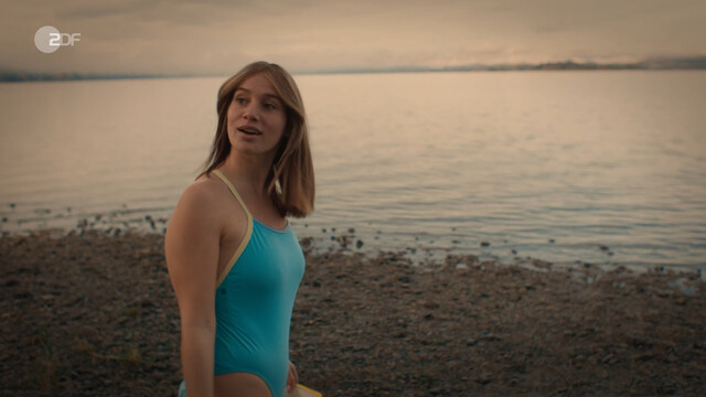Alessia Mazzola sexy – Der Kommissar und der See s01e03 (2024)