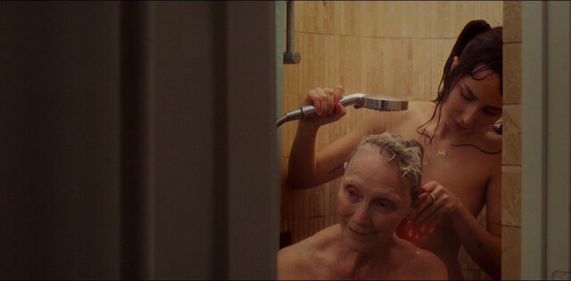 Annika Witt nude – Fugle flyver i flok (2023)