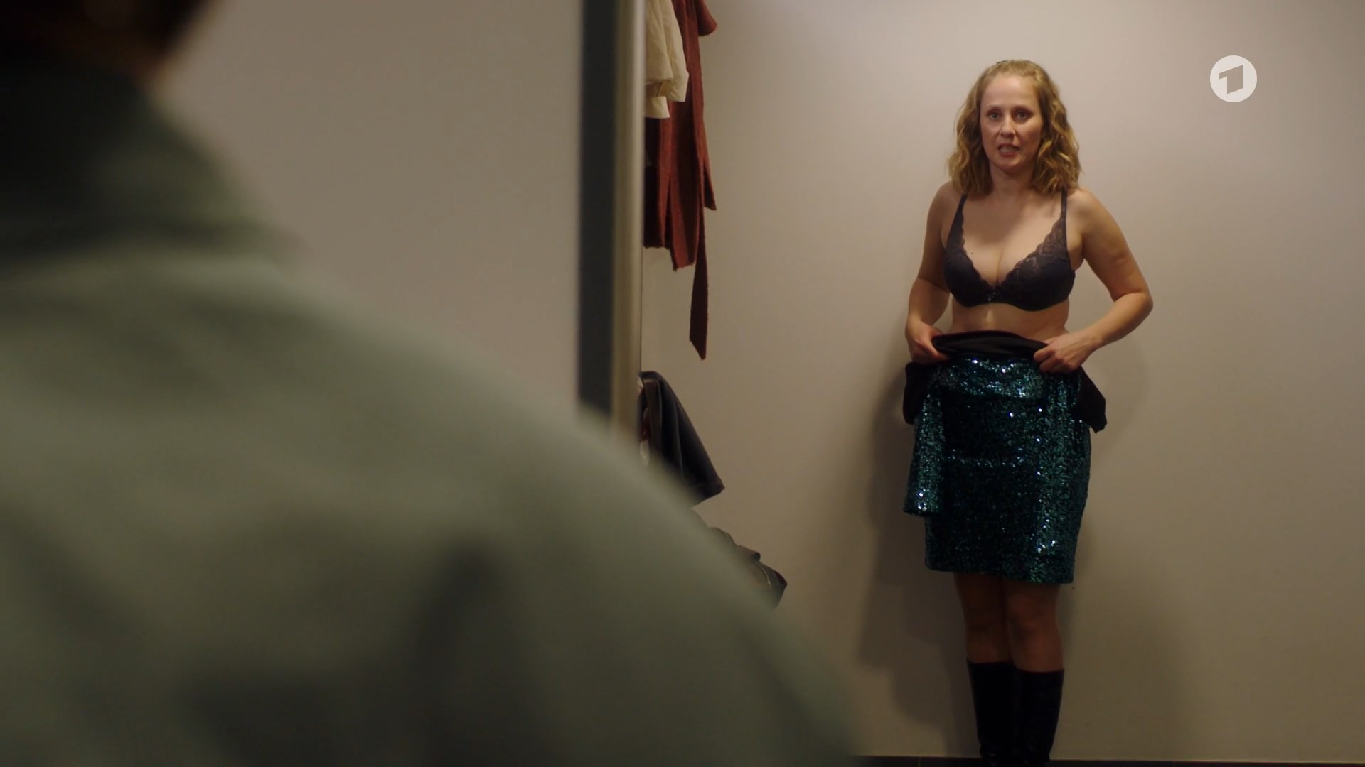 Marlene Morreis sexy – Pohlmann und die Zeit der Wünsche (2020)