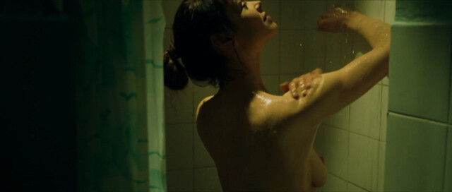 Mona Petri nude – Taxiphone (2010)