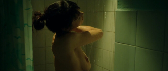 Mona Petri nude – Taxiphone (2010)