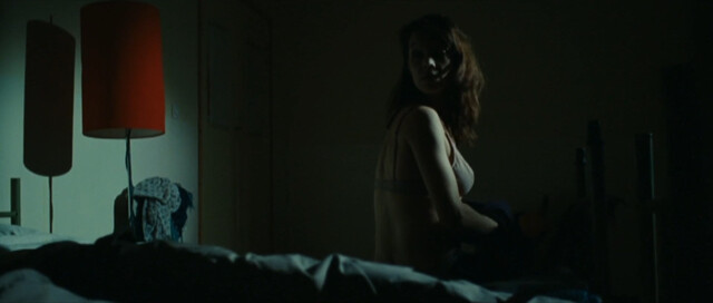 Mona Petri nude – Taxiphone (2010)