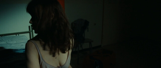 Mona Petri nude – Taxiphone (2010)