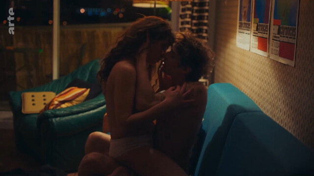 Nina Aboutajedyne nude – Amours solitaires s02 (2024)