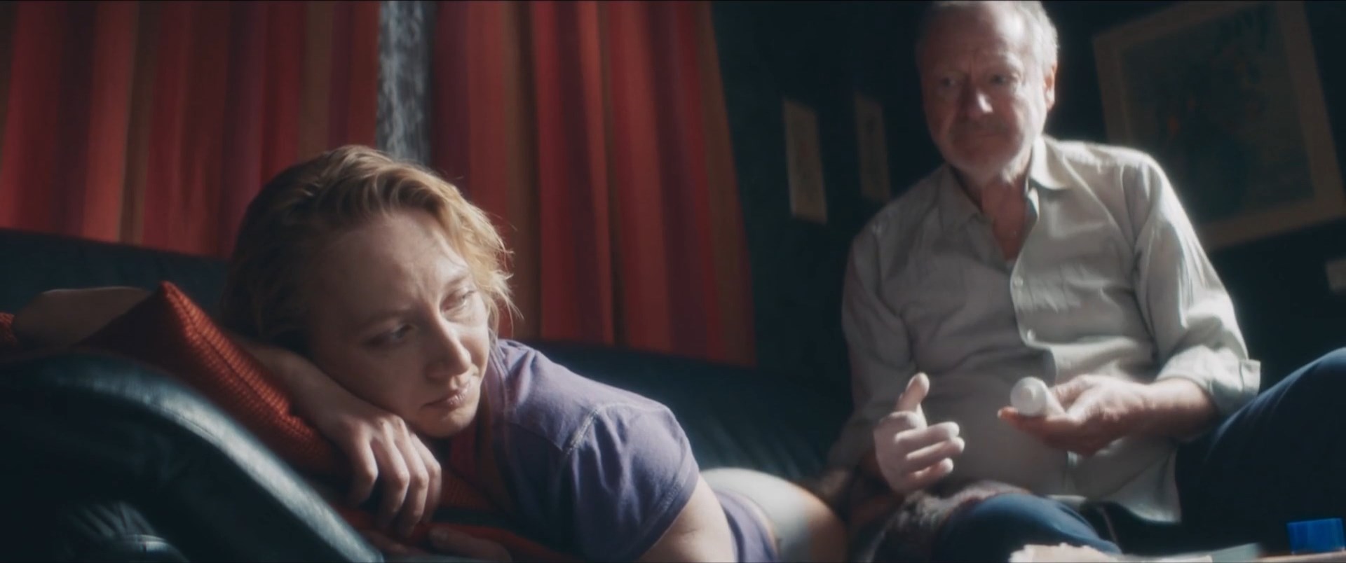 Anna Maria Mühe sexy – Die Geschichte einer Familie (2023)