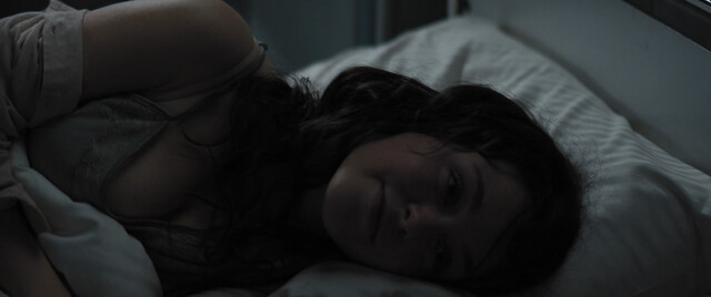 Tijan Marei sexy – Die Rettung der uns bekannten Welt (2021)