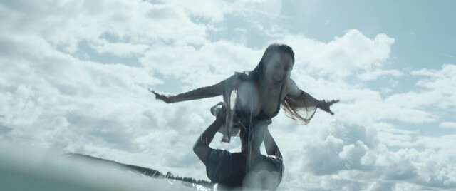 Tijan Marei sexy – Die Rettung der uns bekannten Welt (2021)