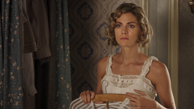 Amaia Salamanca sexy – Morocco Love in Times of War (Tiempos de guerra) (2017)