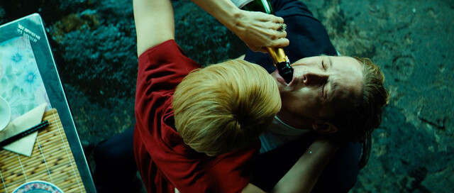 Andrea Osvárt sexy – Der Nanny (2015)