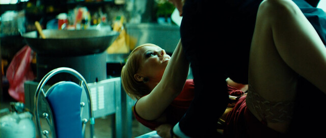 Andrea Osvárt sexy – Der Nanny (2015)