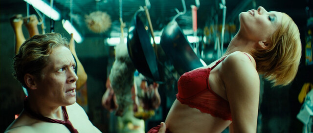 Andrea Osvárt sexy – Der Nanny (2015)