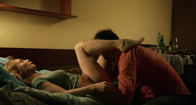 Franziska Petri sexy – Hotel Ausschwitz (2018)