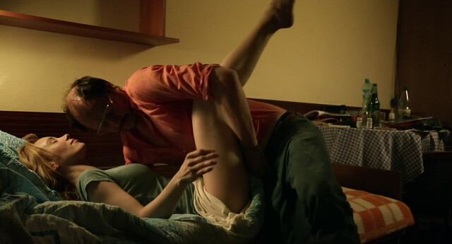 Franziska Petri sexy – Hotel Ausschwitz (2018)