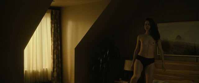 Alona Tal nude – Cross s01e06 (2024)