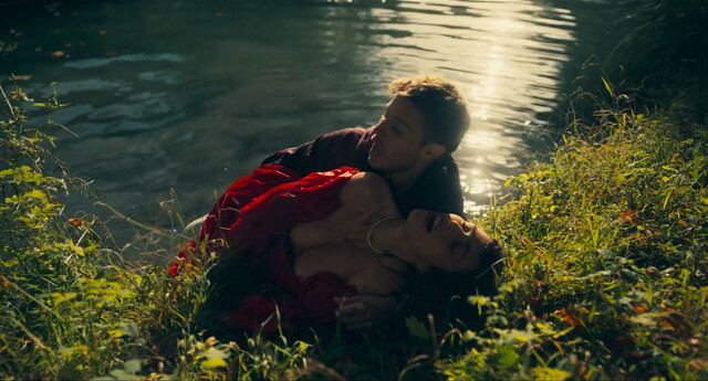 Clara Joly sexy – King of My Castle (Le larbin) (2024)