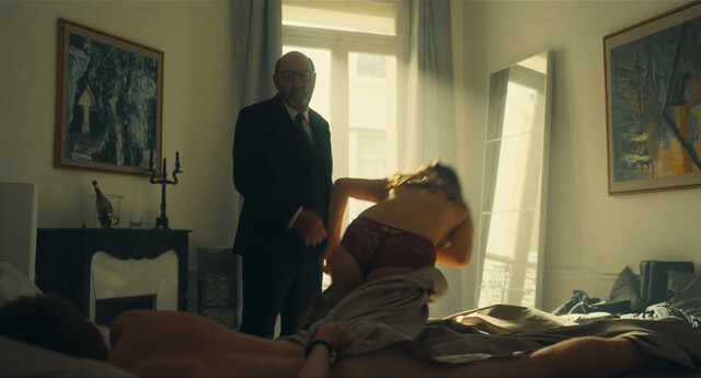 Clara Joly sexy – King of My Castle (Le larbin) (2024)