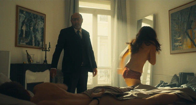 Clara Joly sexy – King of My Castle (Le larbin) (2024)