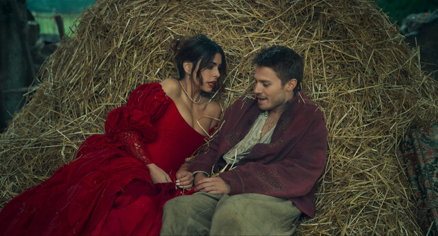 Clara Joly sexy – King of My Castle (Le larbin) (2024)