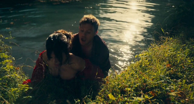 Clara Joly sexy – King of My Castle (Le larbin) (2024)