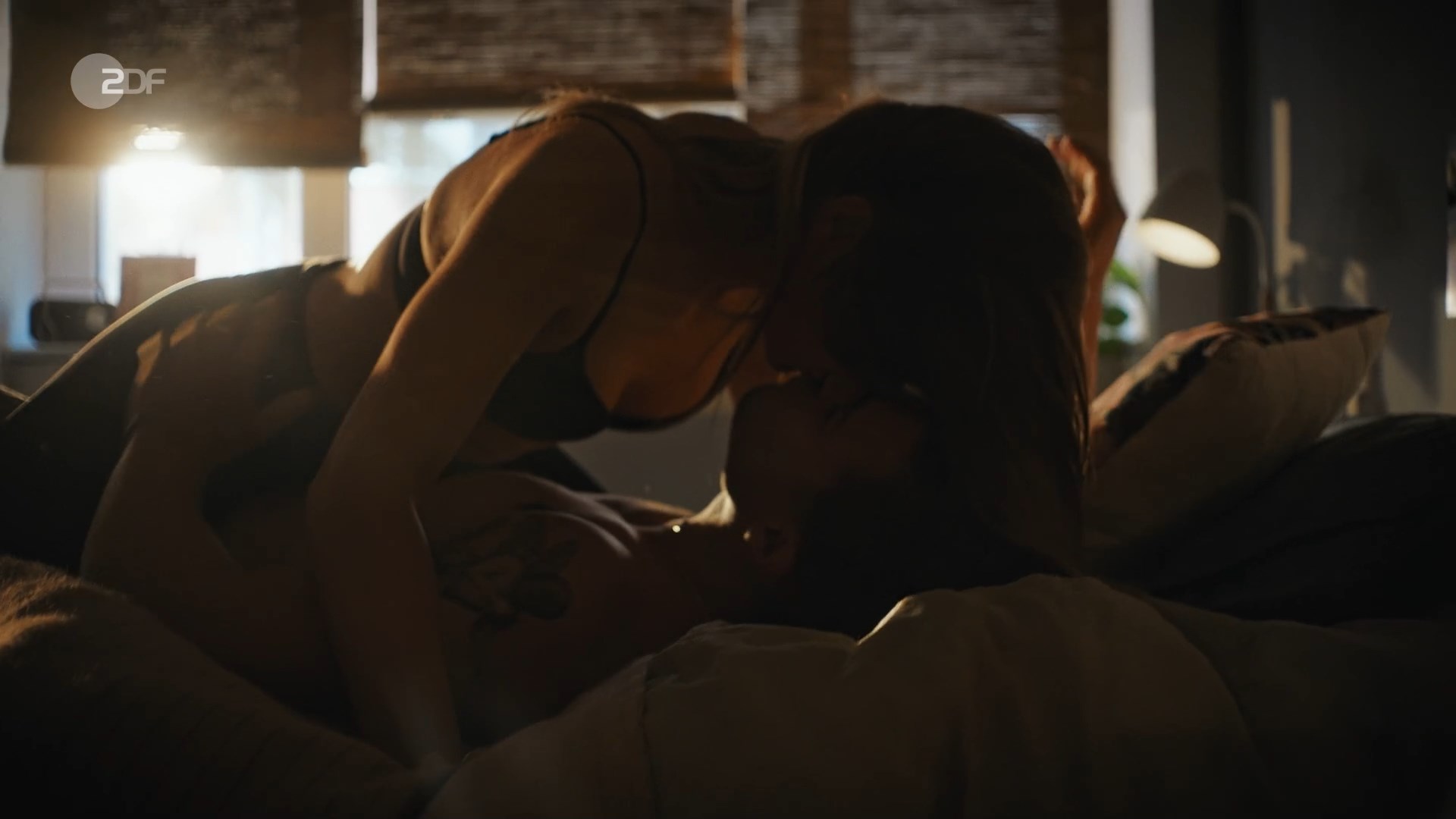 Cheyenne Pahde sexy – Blutige Anfänger s05e06 (2024)