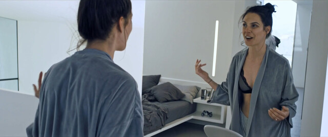 Ula Furlan sexy – Scout (2019)