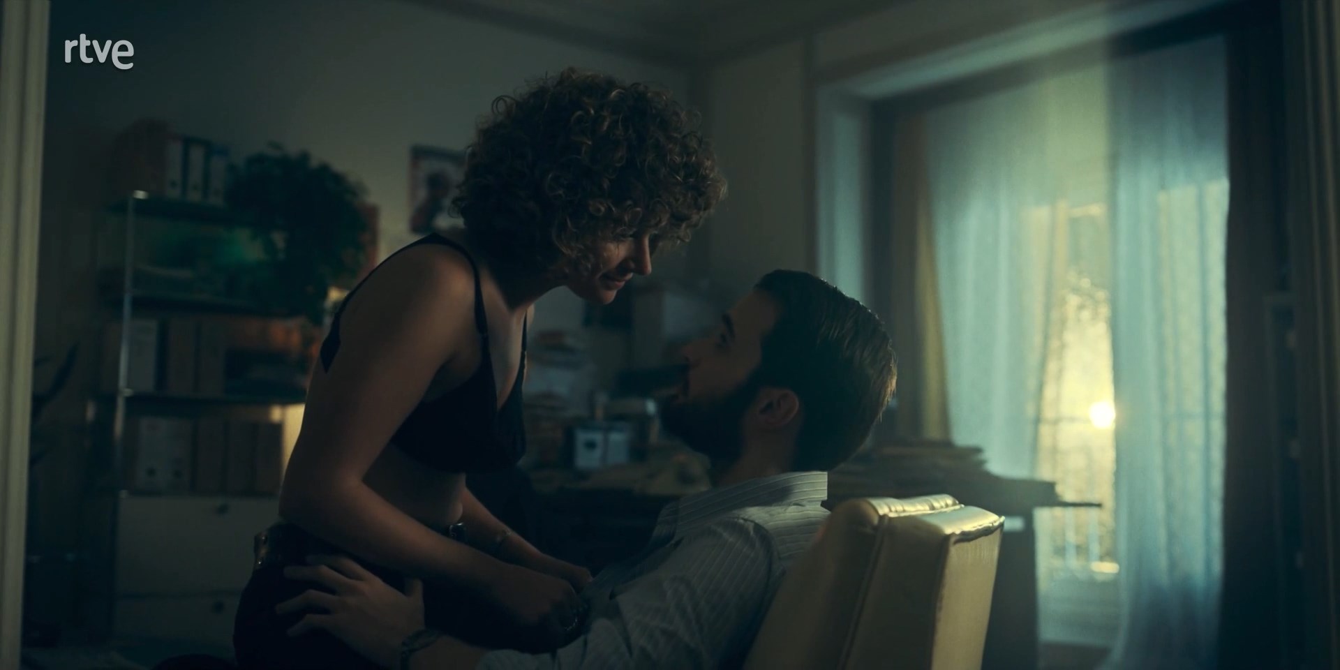 Elena Gallardo sexy – Las abogadas s01e05 (2024)