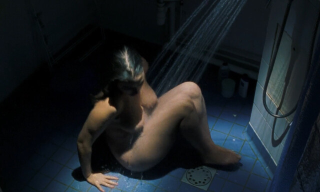 Vahina Giocante nude – Alive (Vivante) (2002)