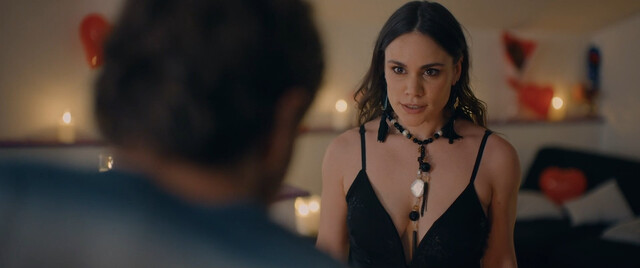 Beatrice Bruschi sexy – Amici per caso (2024)