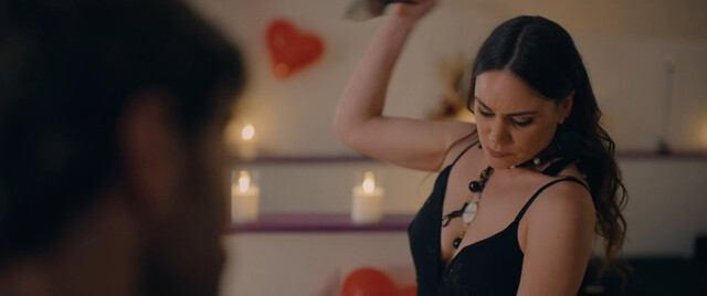 Beatrice Bruschi sexy – Amici per caso (2024)