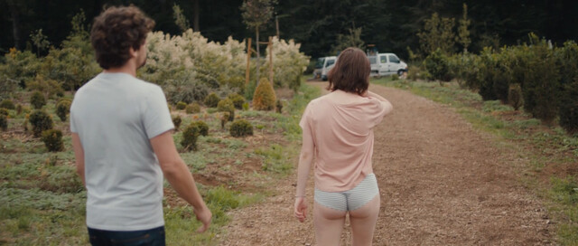 Eugénie Anselin sexy – Mobile Home (2012)