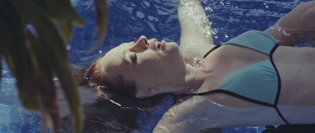 Adrianna Malecka nude – Kochaina (2017)