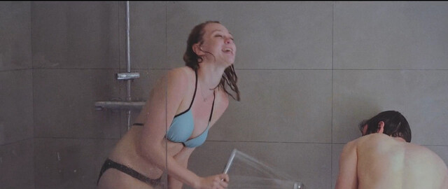 Adrianna Malecka nude – Kochaina (2017)