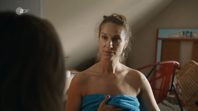 Chiara Schoras sexy – Mit der Tür ins Haus (2019)