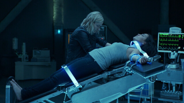 Natalie Martinez sexy – The Crossing s01 (2018)