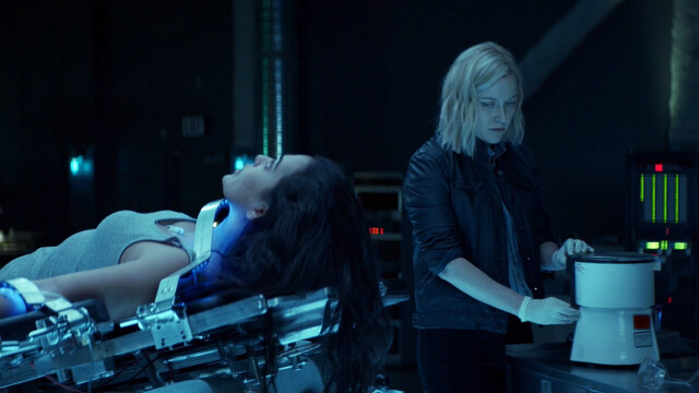 Natalie Martinez sexy – The Crossing s01 (2018)