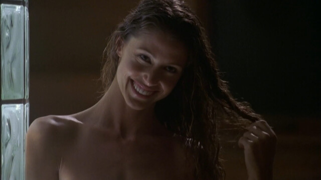 Shannon Elizabeth sexy – The Twilight Zone (2002)