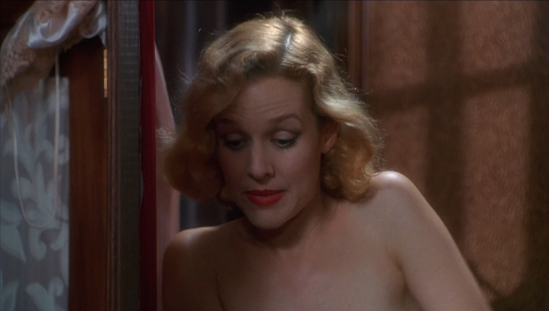Penelope Ann Miller sexy – The Shadow (1994)