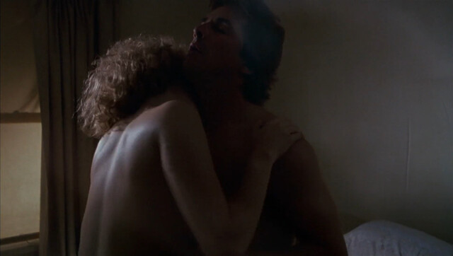 Penelope Ann Miller nude – Dead Bang (1989)