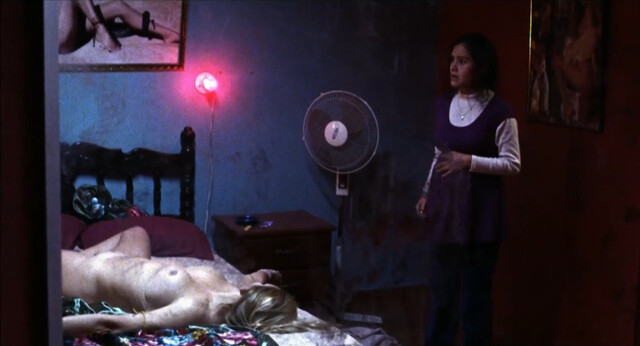 Susan León nude – Detras del espejo (2012)