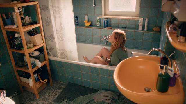 Meriel Hinsching nude – Ich dich auch! s03e06 (2024)