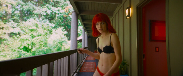 Willa Fitzgerald sexy – Strange Darling (2023)