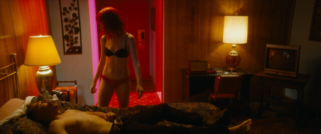 Willa Fitzgerald sexy – Strange Darling (2023)